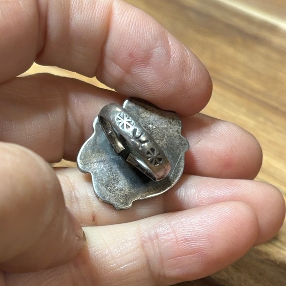 Turquoise & Sterling Silver Ring - Picture 2 of 6